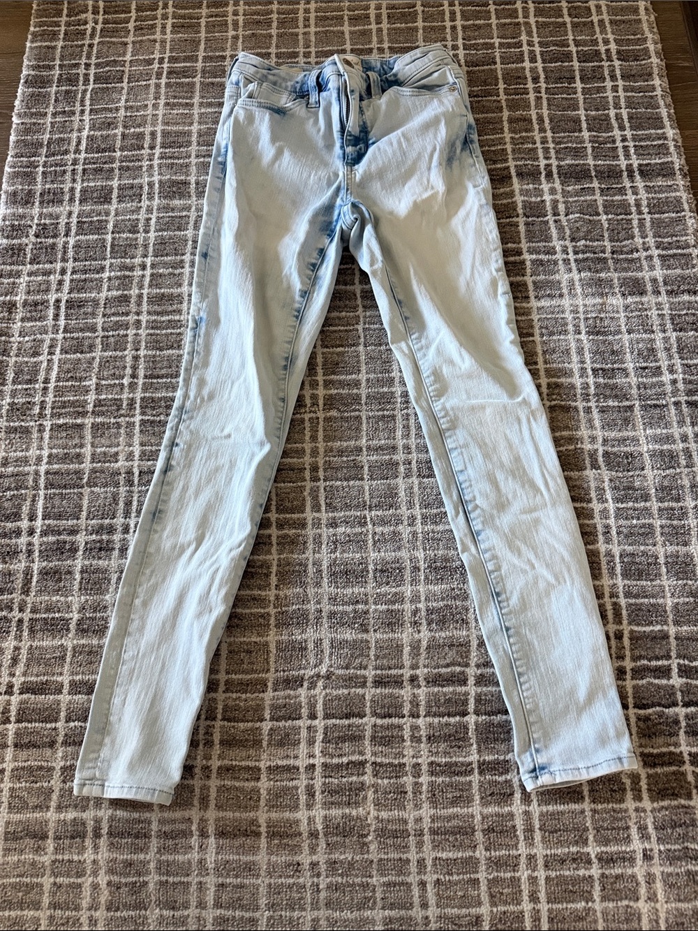 Light Wash Women's Skinny Jeans - Blue